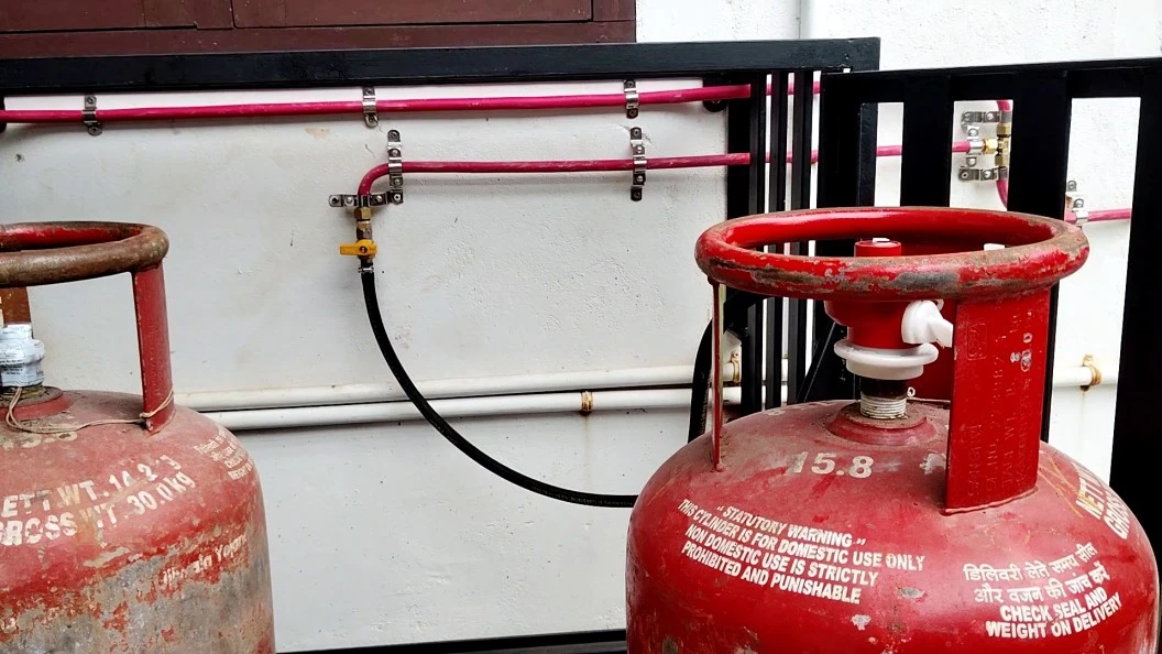 A photograph shows gas cylinders installed in a gas cage being connected to a gas pipeline that goes to the kitchen