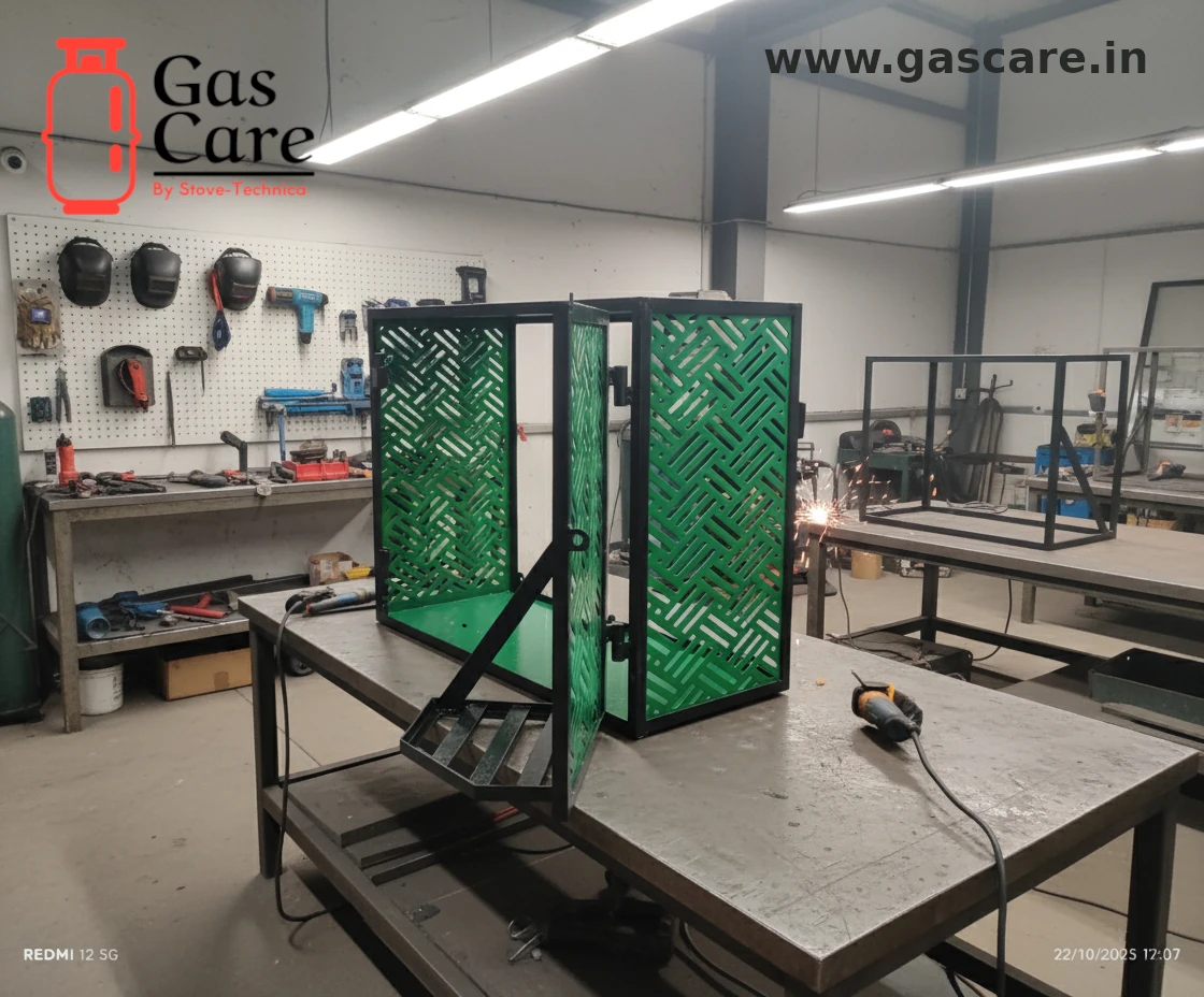 Image of CNC-cut gas cage manufacturing workshop where gas cages are manufactured